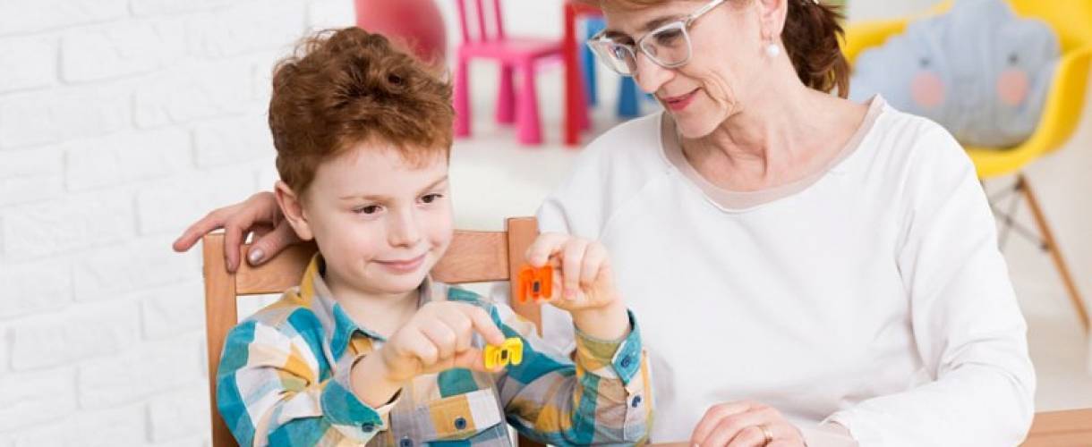 Дебил: кто это, дебильность, олигофрения в степени дебильности, фото, признаки, психическое заболевание